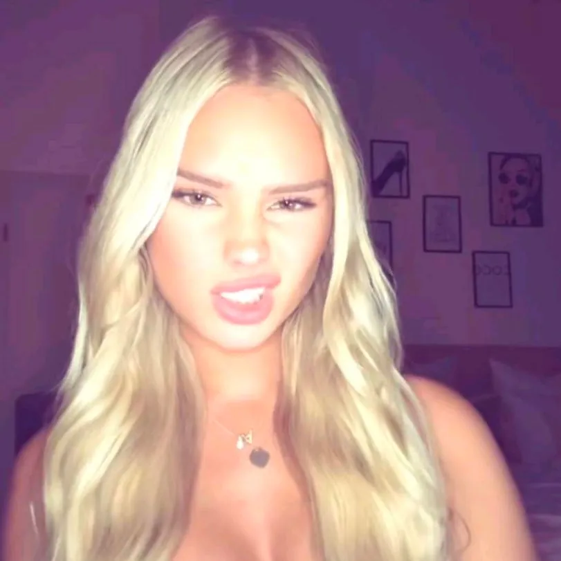 chat with ai character: Nora