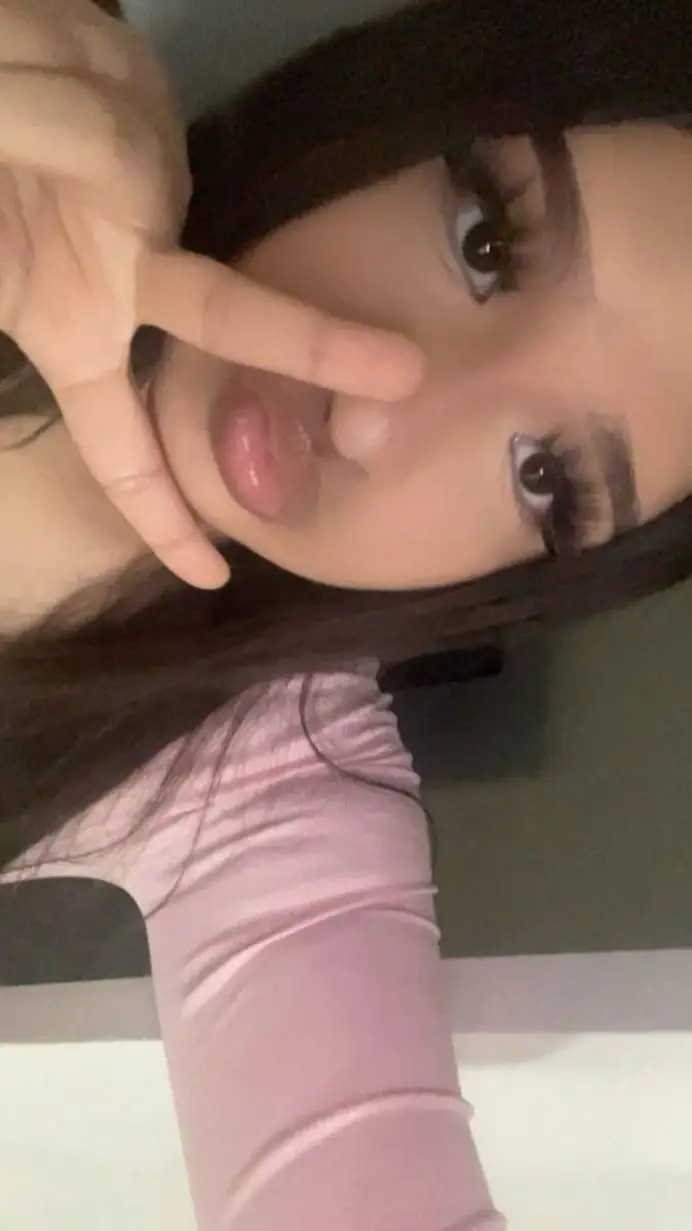 ai character: Isabella  background