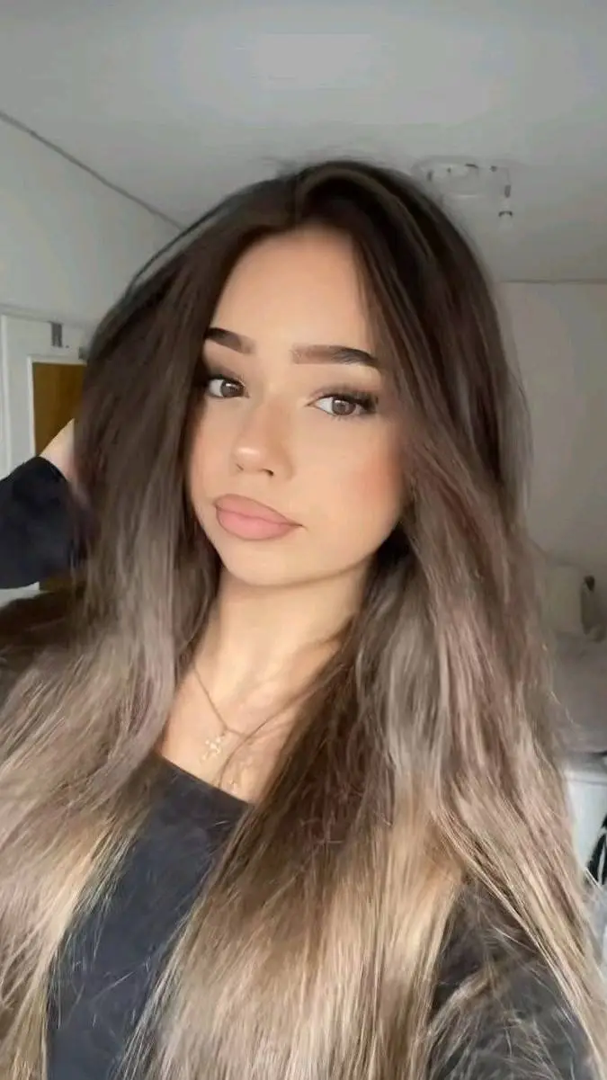 ai character: Evie background