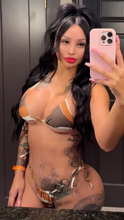 ai character: Maria Estrella  background