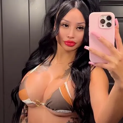 chat with ai character: Maria Estrella 