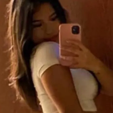 chat with ai character: Anahi