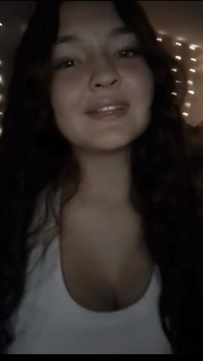 ai character: Julissa 💕  background