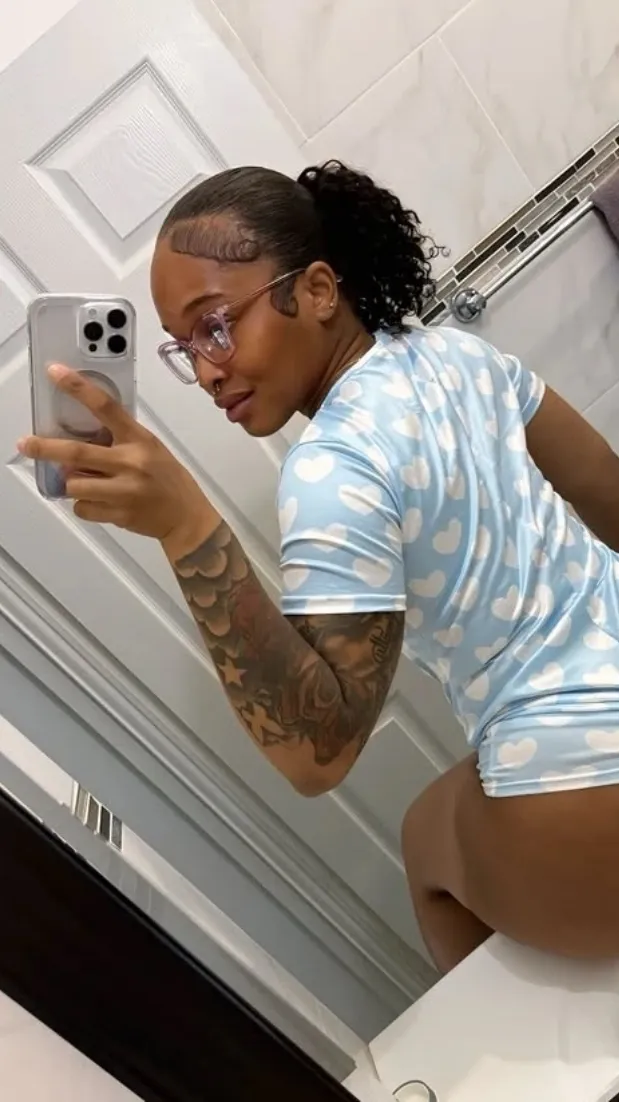 ai character: Mileah 💕  background