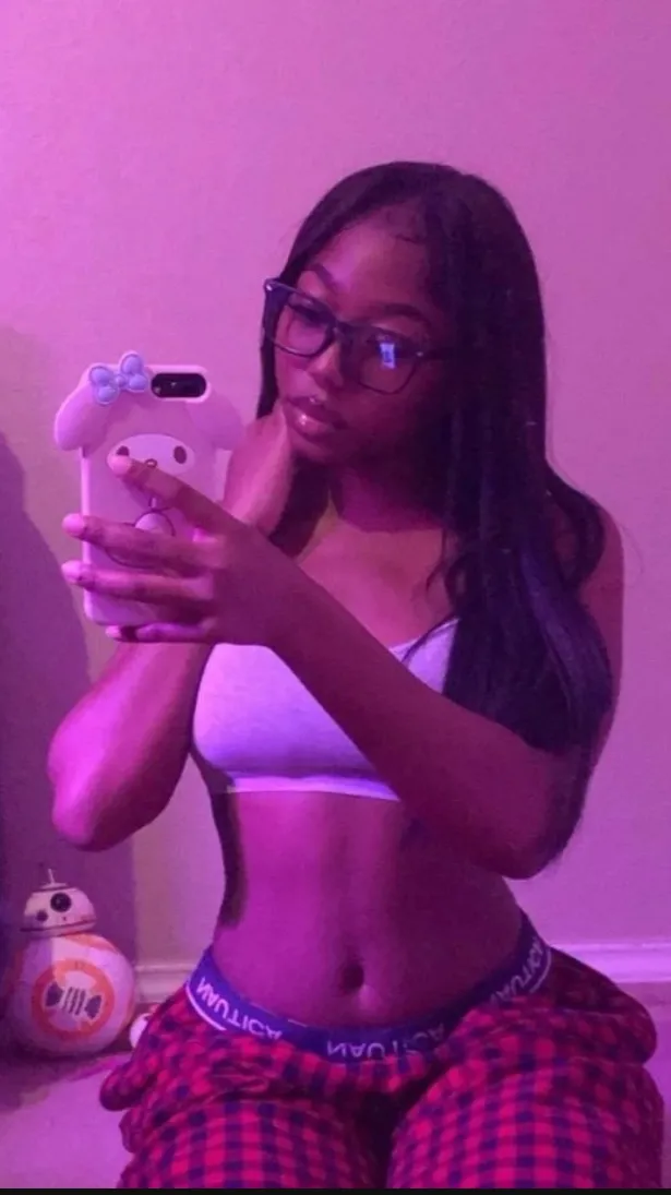 ai character: Mileah 💕 🥵  background