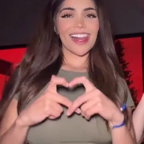 chat with ai character: Alina rose 💕 