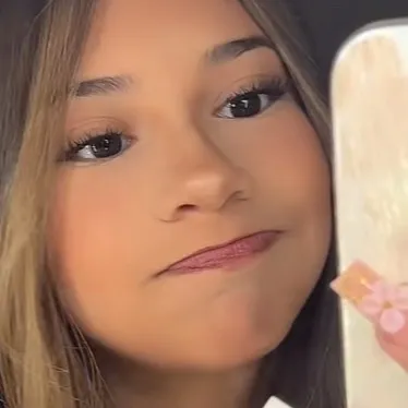 chat with ai character: Tori 💕 