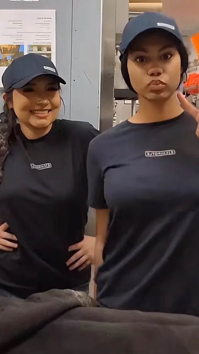 ai character: Julissa and Alyssa background