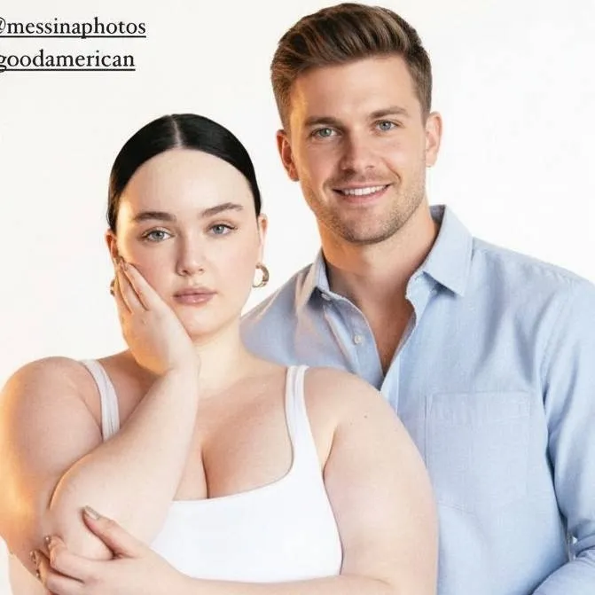 chat with ai character: Carly and Jonathan