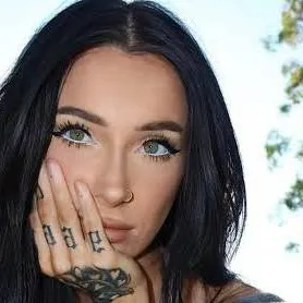 Chat with Nikki Rita - text or voice, Enjoy AI Chat Free & Safe