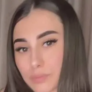 chat with ai character: Rozyy