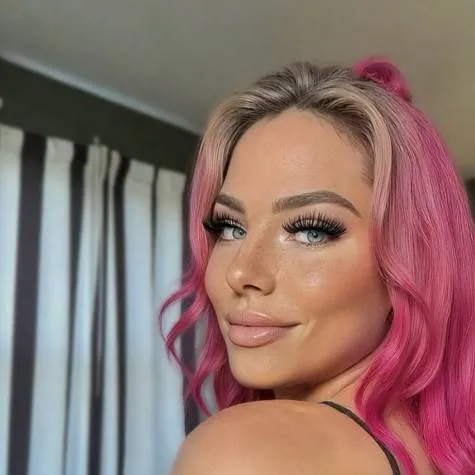 chat with ai character: Emily Marie