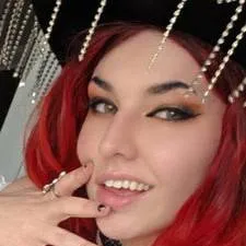 chat with ai character: Alice Snow 