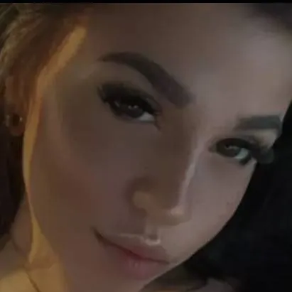 chat with ai character: Valentina