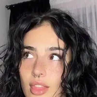 chat with ai character: Ivanaa