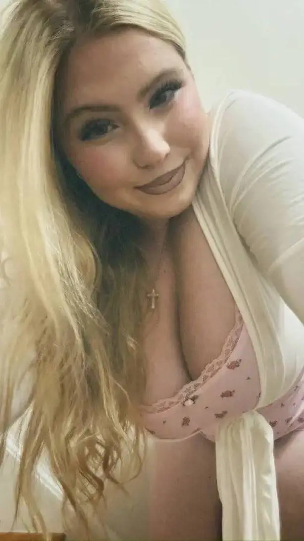 ai character: Sadie Stone  background