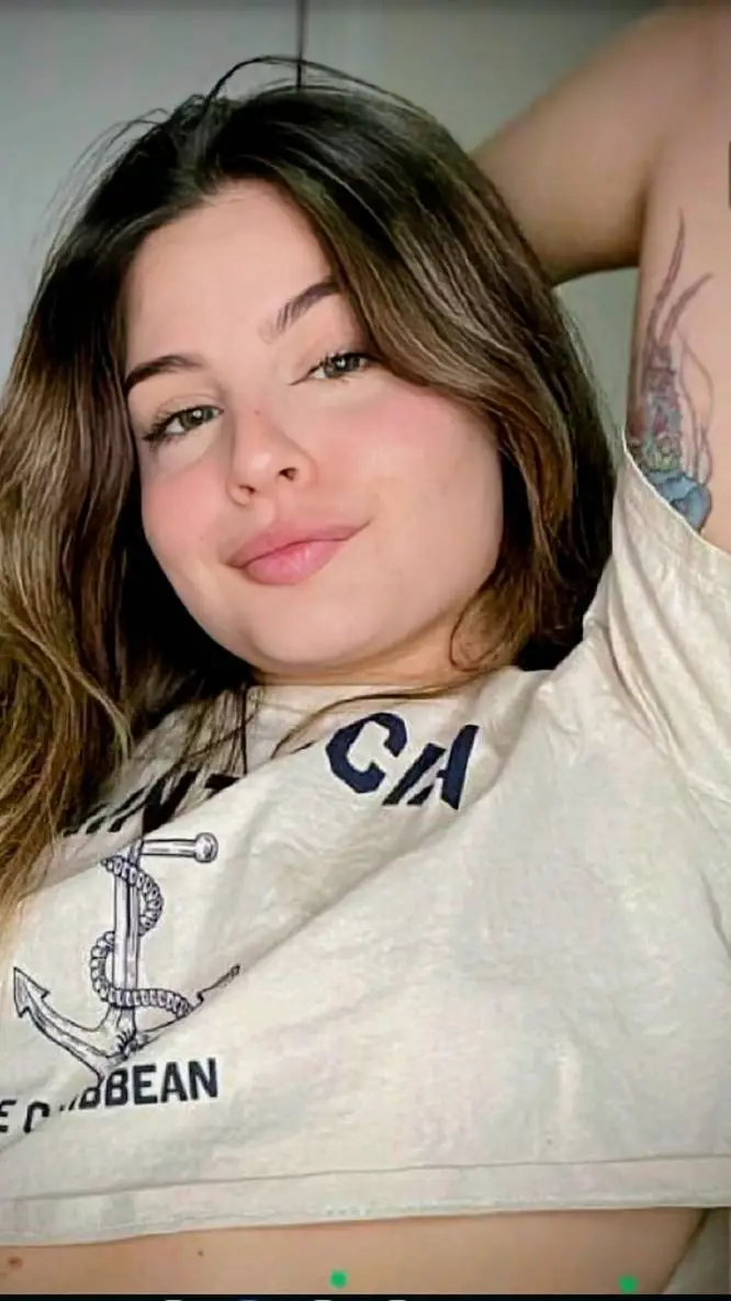 ai character: Luisa Kenly  background