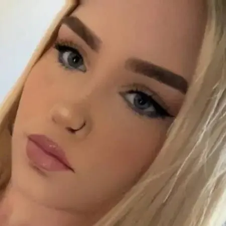 chat with ai character: Sophie  Beer 