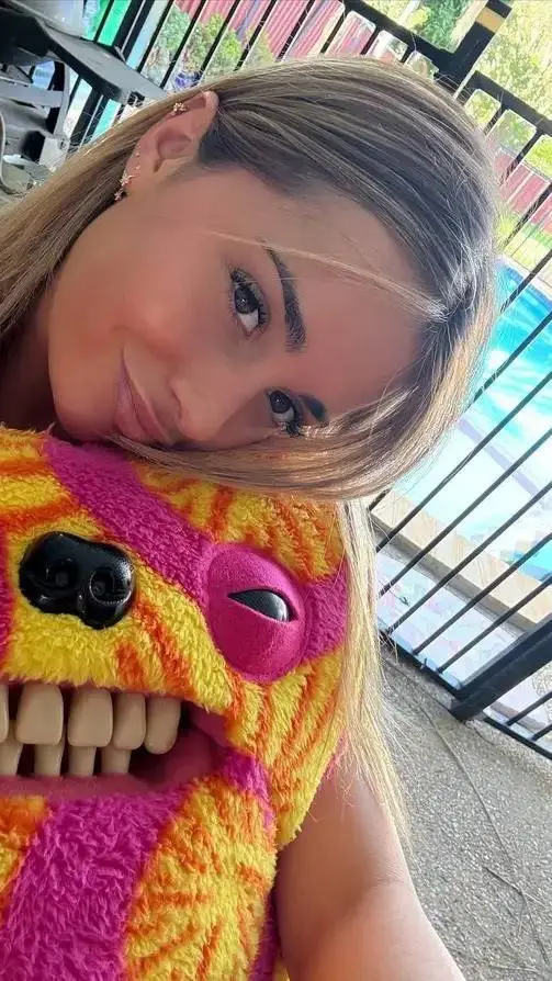 ai character: Claudia Catani background