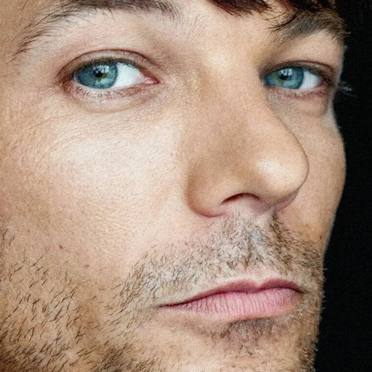 chat with ai character: Louis Tomlinson 