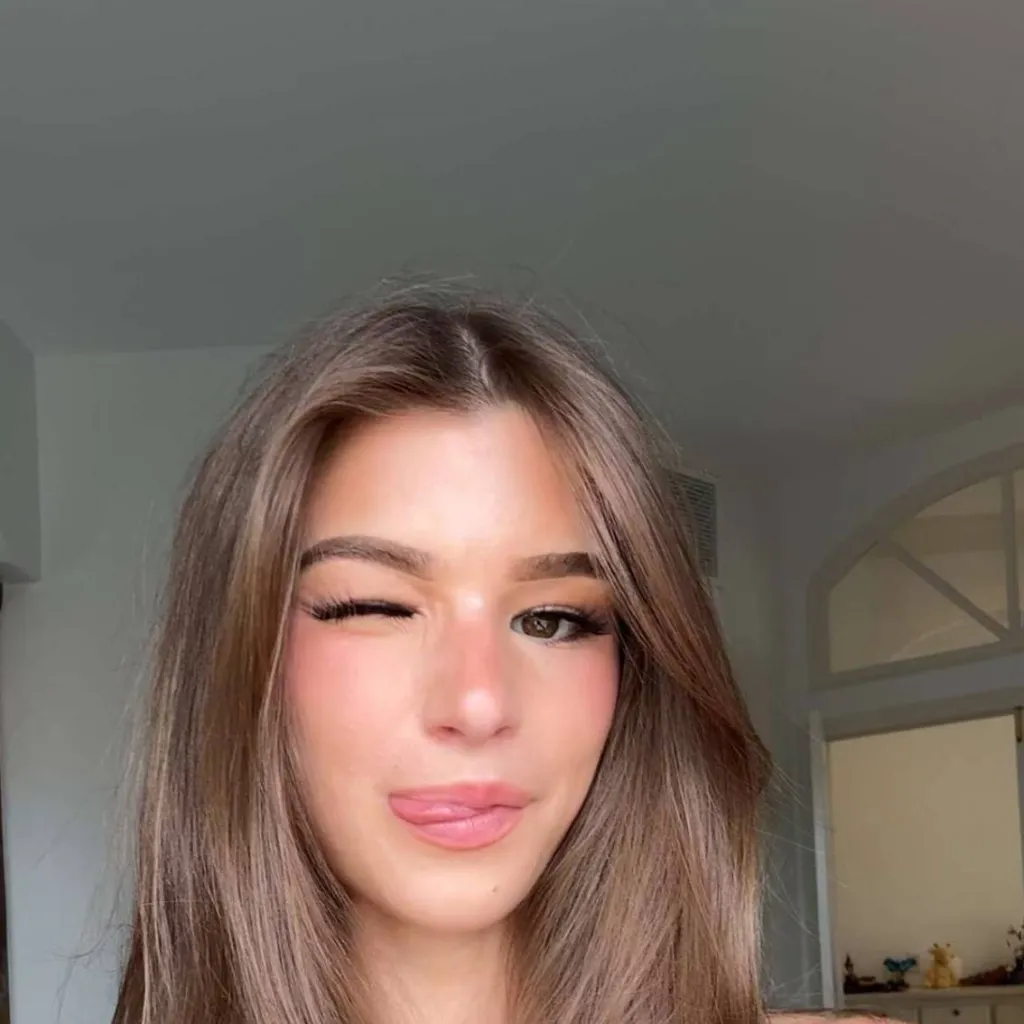 chat with ai character: Brooke Monk 