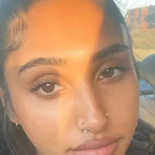 chat with ai character: Jeanette Prakash