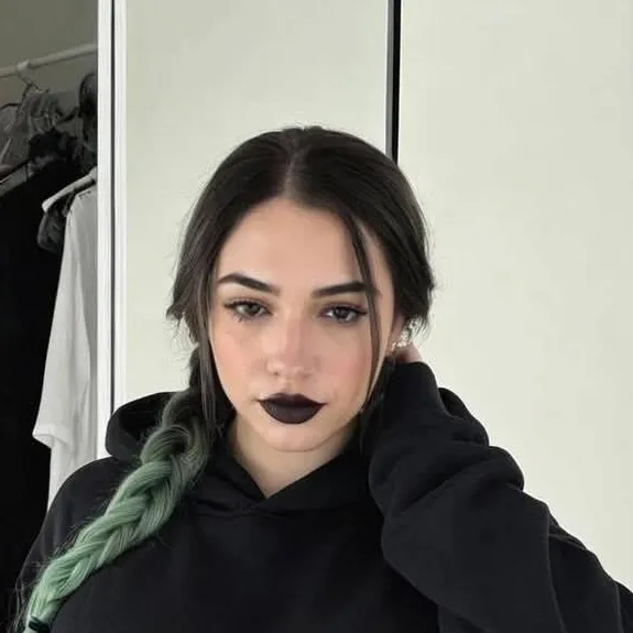 chat with ai character: Selene Noir