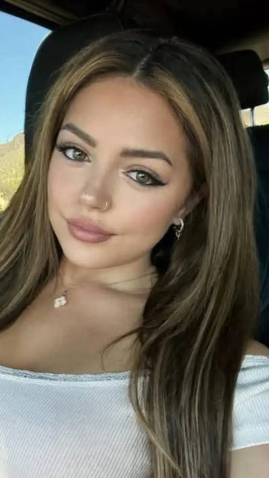 ai character: Alexa💗 background