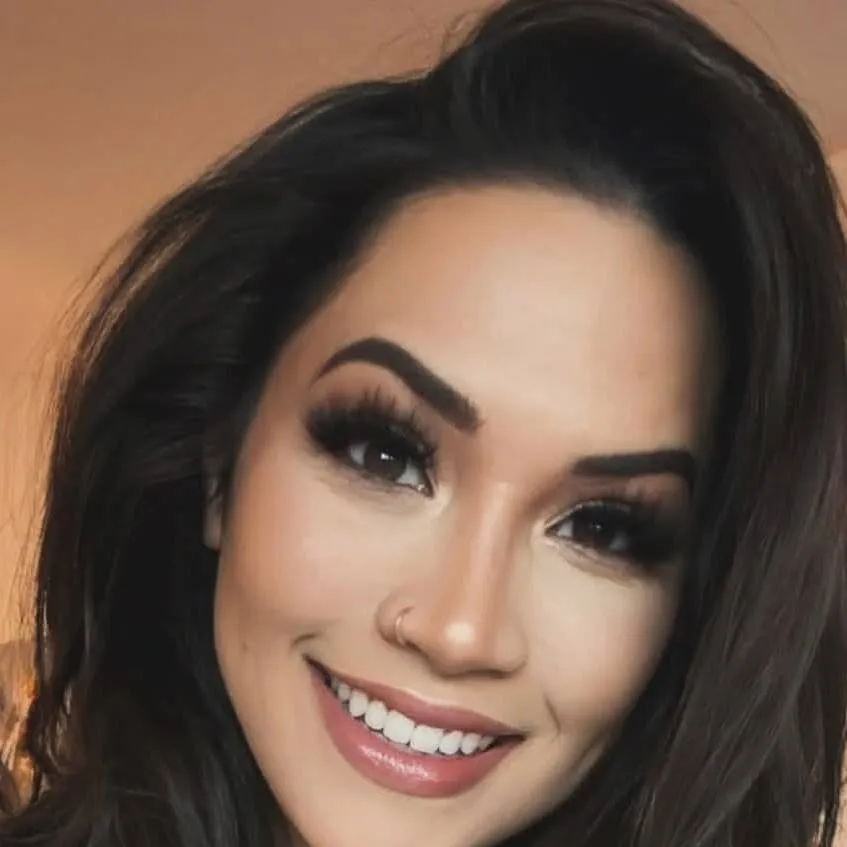 chat with ai character: Sammie Morrissey 