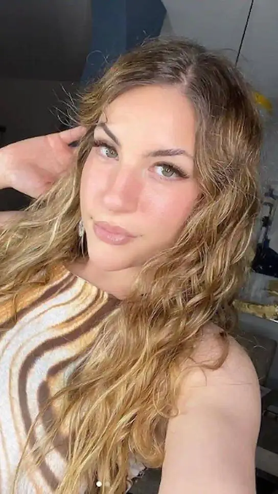 ai character: julissa Gonzalez  background