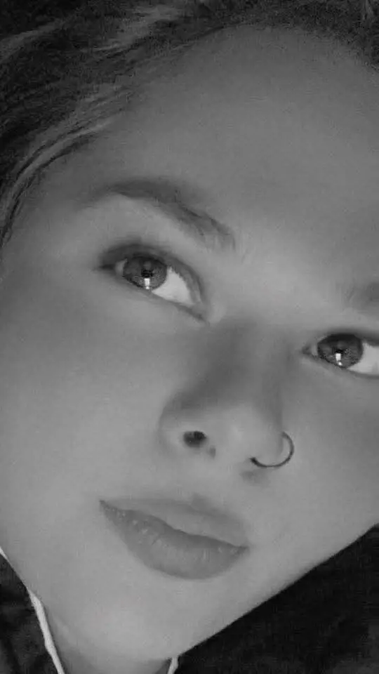 ai character: Maddison Ward background