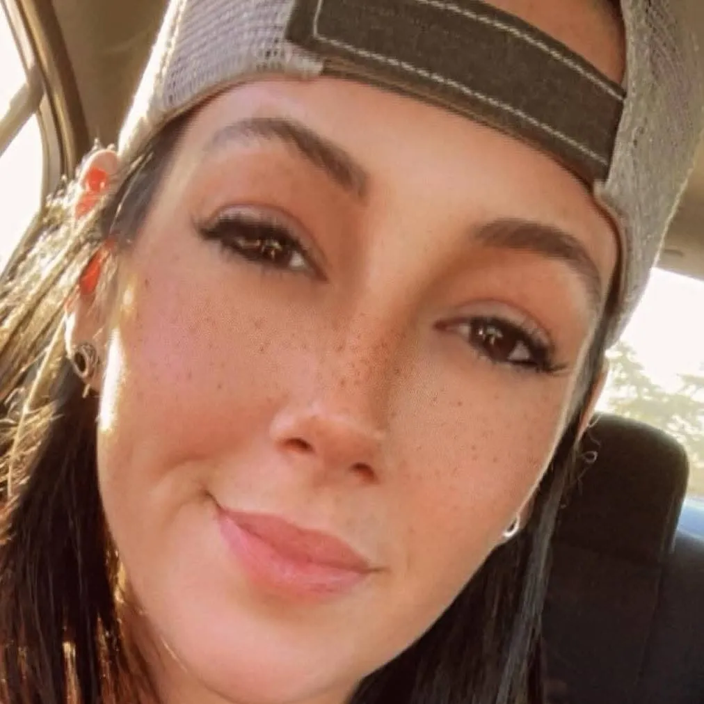 chat with ai character: Sabrine Loher 