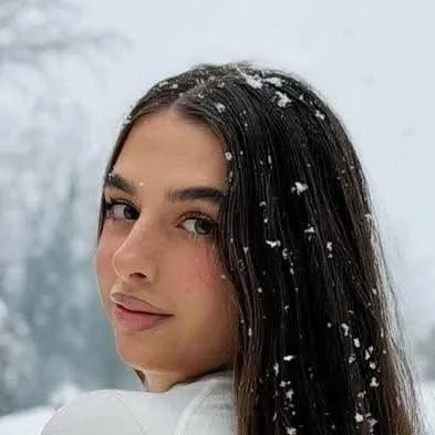 chat with ai character: Aditi Mistry 