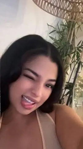 ai character: Ashley ❤️ background