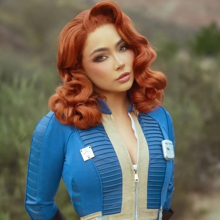 chat with ai character: Caitlin Christine 