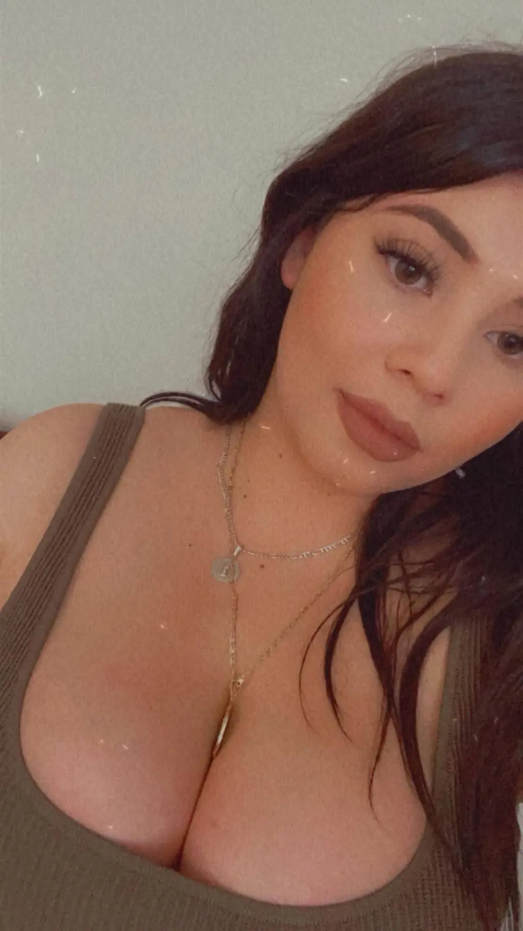 ai character: Idkgabrielaa background