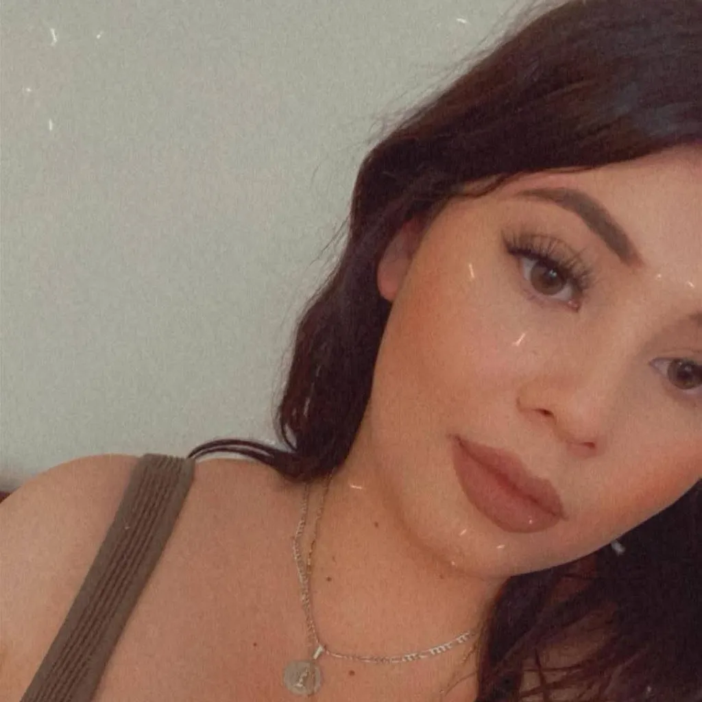 chat with ai character: Idkgabrielaa