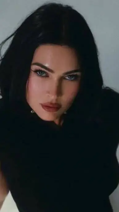 ai character: Megan Fox  background