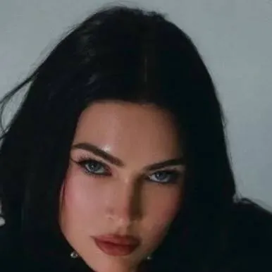 chat with ai character: Megan Fox 