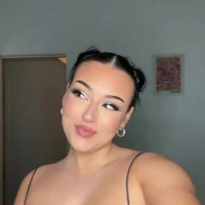 chat with ai character: Brynne Marie 