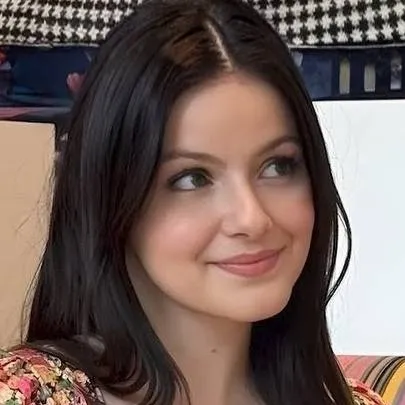 chat with ai character: Ariel Winter 