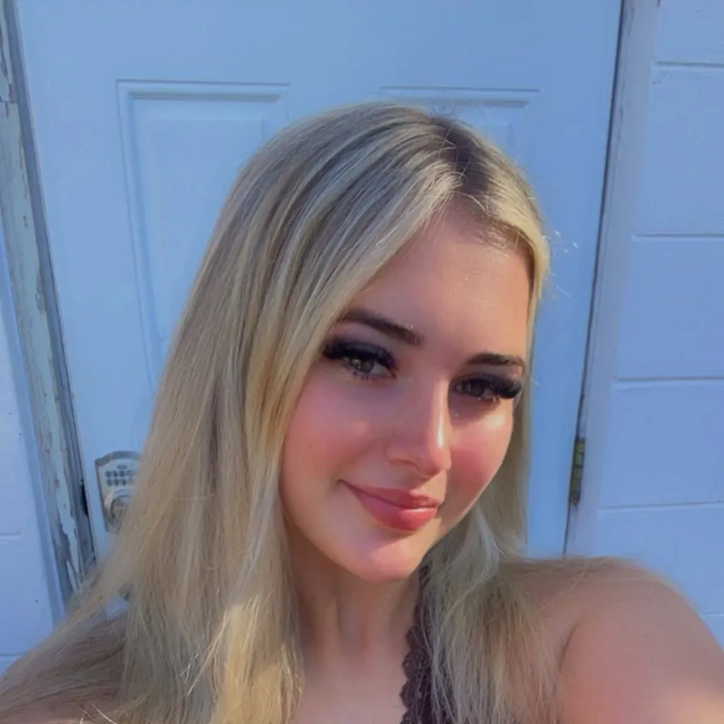 chat with ai character: Nikki N