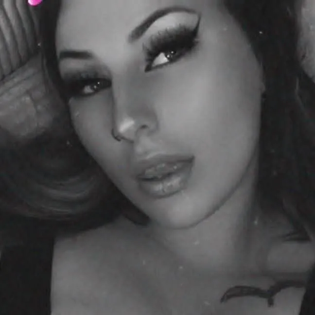 chat with ai character: Baby Blue Viper