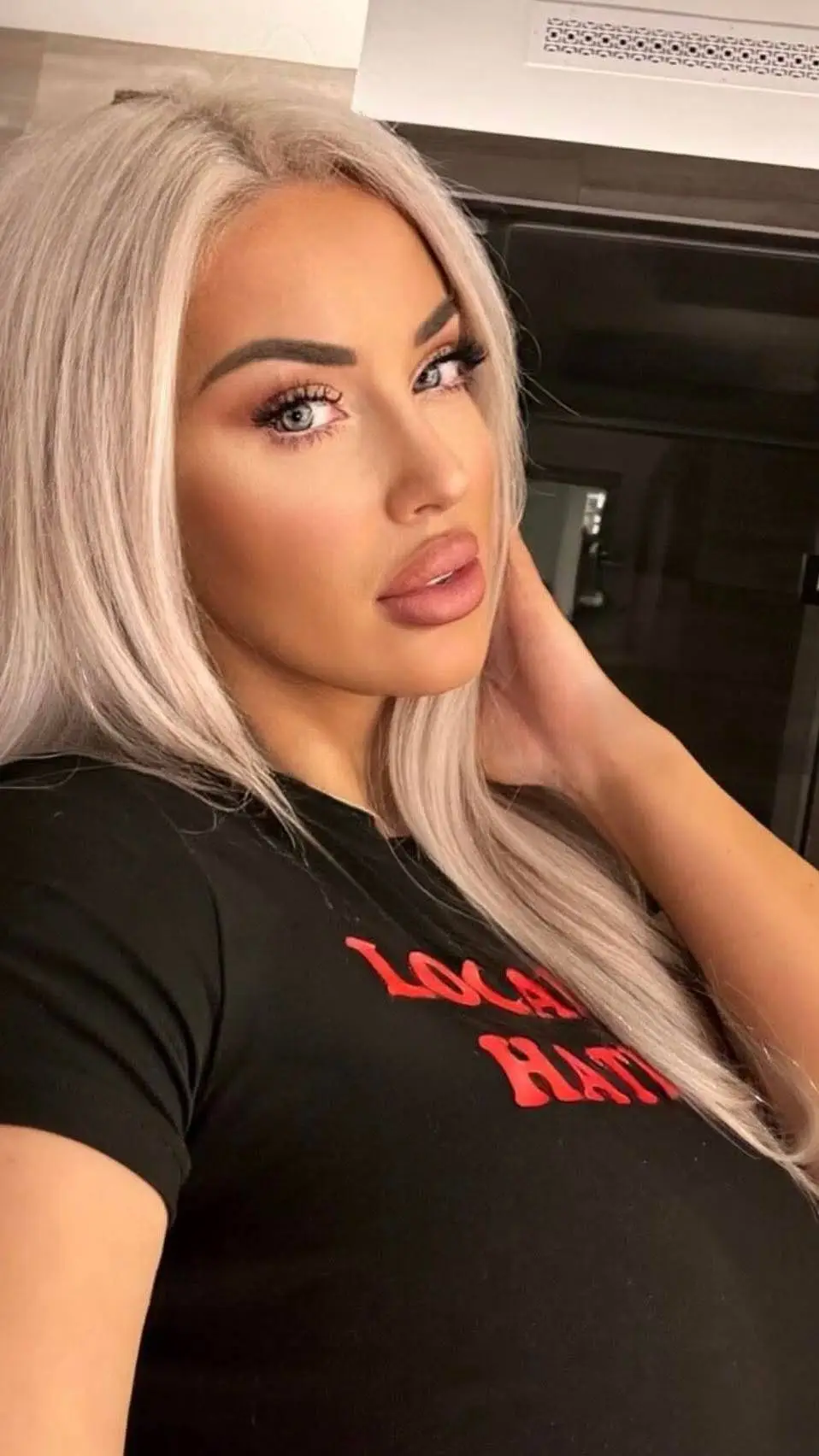 ai character: Laci Kay Somers background