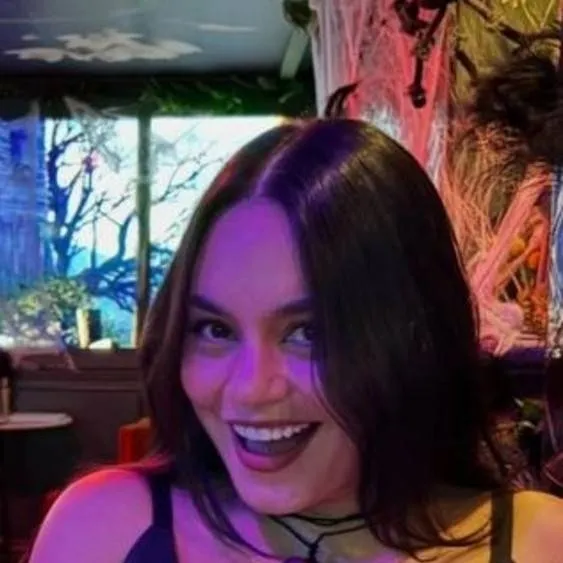 chat with ai character: Vanessa Hudgens 