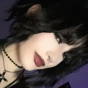 chat with ai character: Lucy