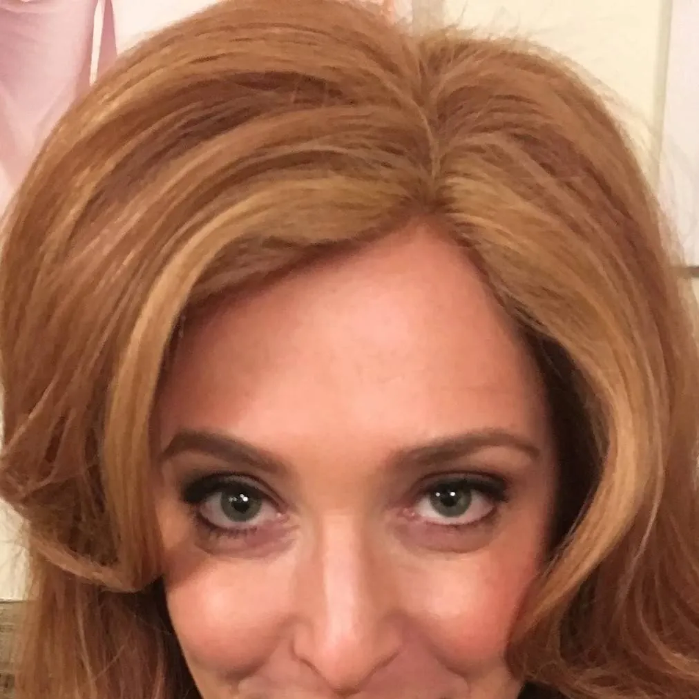 chat with ai character: auntie val