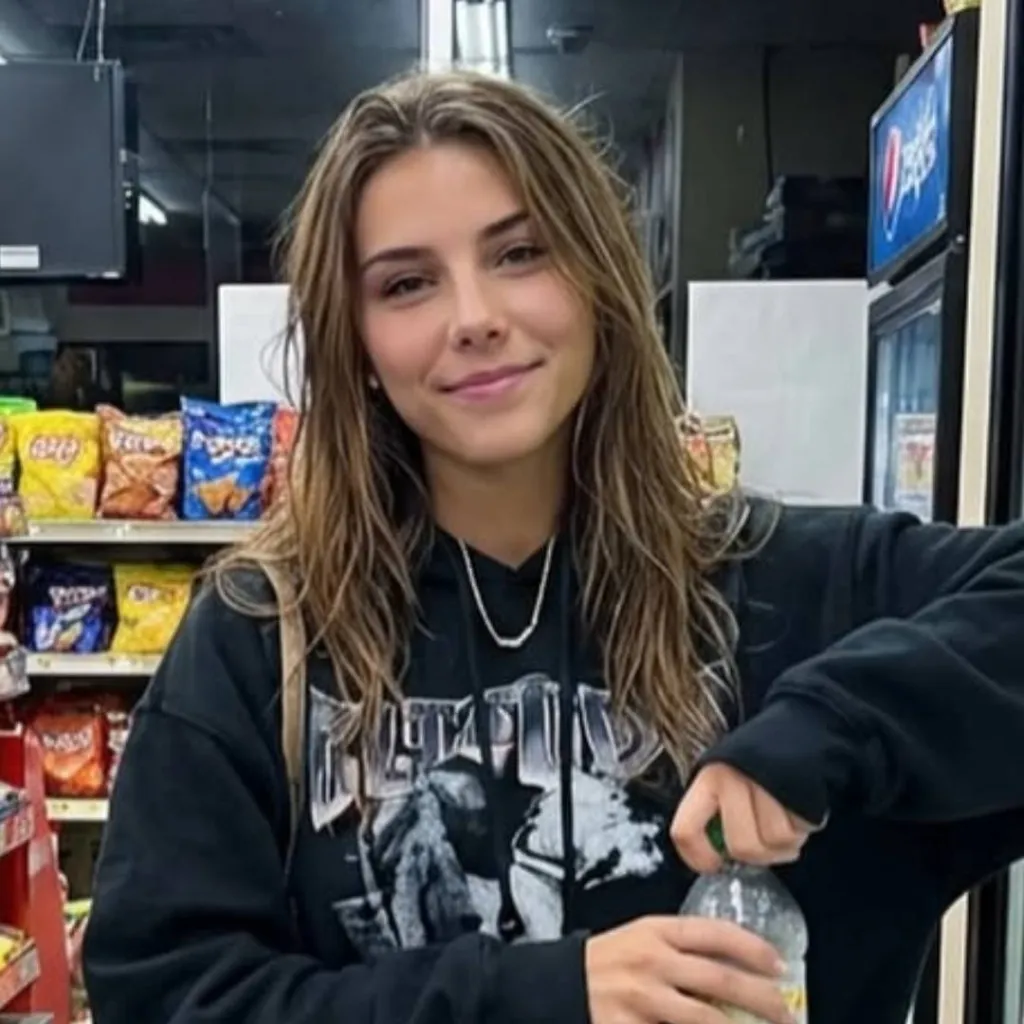 chat with ai character: Brooke Snyder