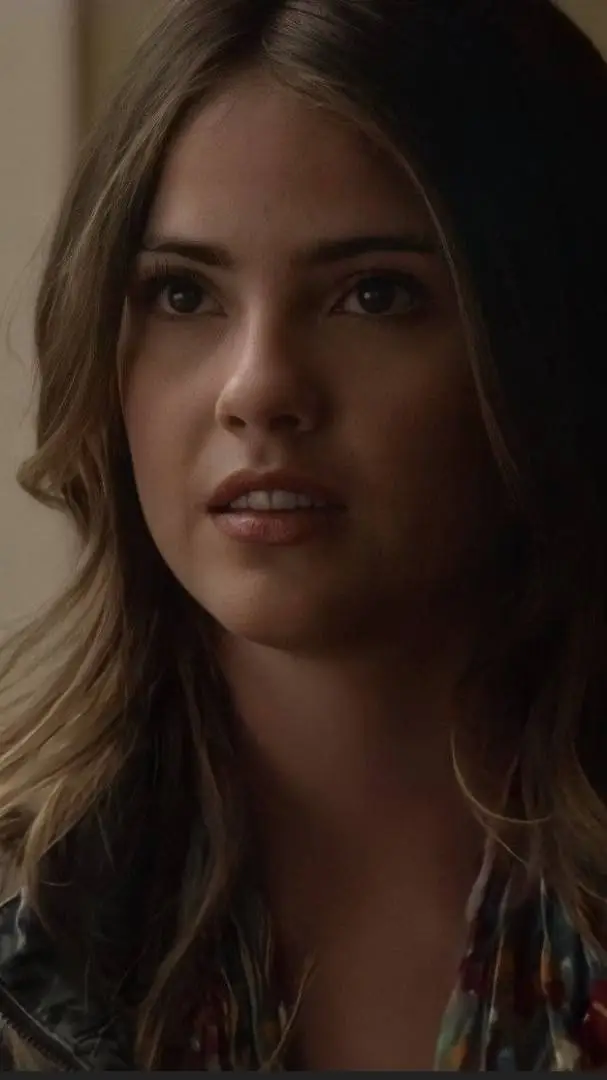 ai character: Malia Tate background