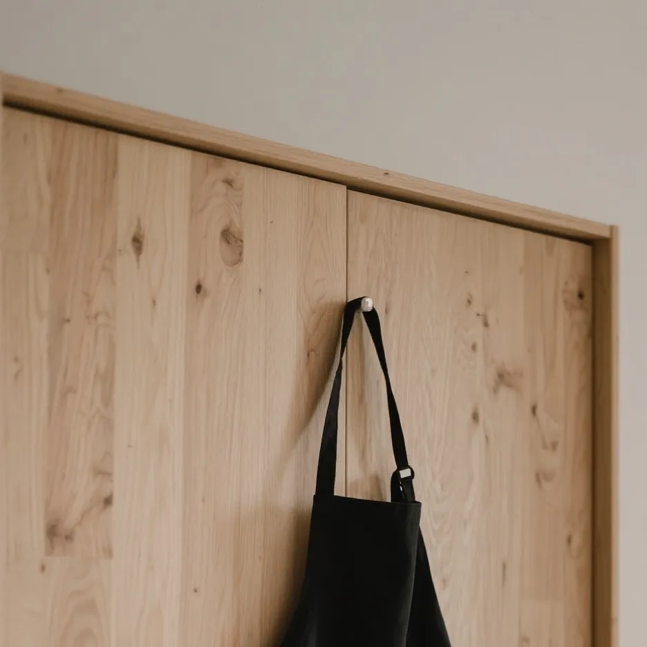 chat with ai character: Black apron